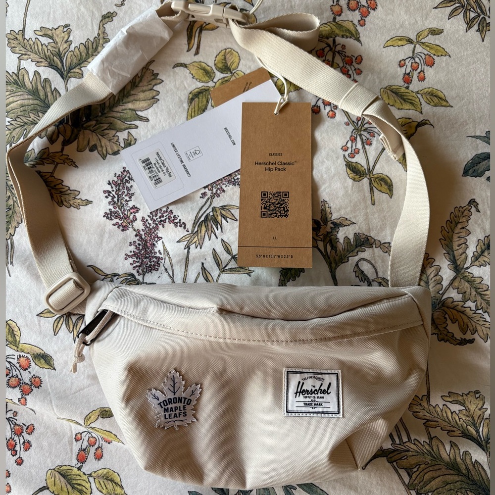 BNWT! Toronto Maple Leafs x Herschel Supply PRIMARY LOGO 24 SEVENTEEN HIP SACK